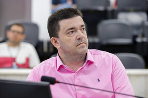 Requerimento pede detalhes de contrato emergencial de zeladoria nas escolas