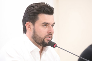 Barbearia recebe moção por serviços prestados à sociedade