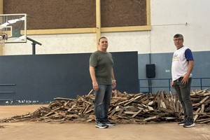 Vereador acompanha andamento de obras no ginásio municipal da Vila Rezende