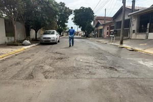 Vereador solicita levantamento técnico sobre afundamento asfáltico em Artemis
