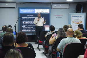 Aula magna marca início de projeto de Cultura de Paz nas escolas estaduais