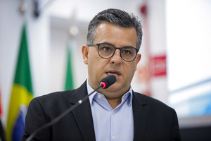 Vereador destaca avanços no abastecimento de água e destaca homenagem na saúde