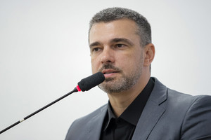Na Tribuna, vereador comenta sobre cobertura em ponto de ônibus no Jd. Planalto
