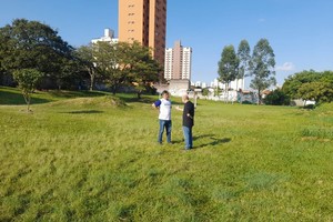 Vereador visita Praça das Corujas e protocola melhorias para o espaço público