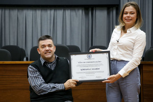 Homenagem reconhece iniciativa que divulga vagas de emprego em redes sociais