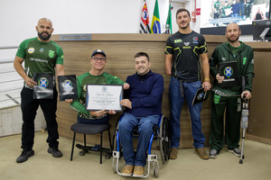 Associação de Canoagem de Piracicaba recebe moção por conquista de campeonato