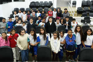 Conheça o Legislativo recebe alunos da Escola Municipal José Pousa de Toledo