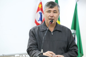 Na tribuna, vereador aborda o "Dia da Indústria"