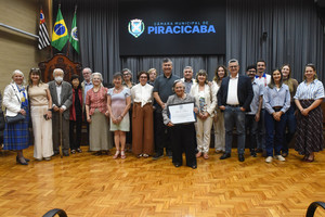 Câmara enaltece conquista de professora no Título de Pesquisador do CNPq
