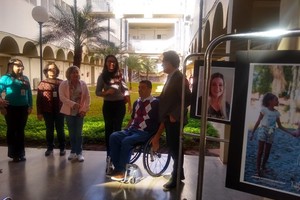 Exposição de fotos no Fórum promove conscientização sobre o vitiligo