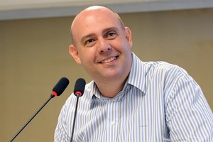 Paulo Henrique é reeleito para seu quinto mandato