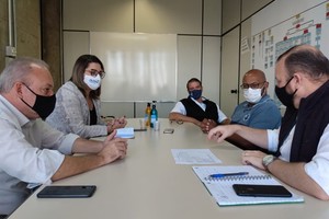 Em reunião com o prefeito, Mesa Diretora reforça preocupação com Covid