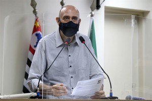 Na tribuna, vereador destaca ações de campanha contra pedofilia