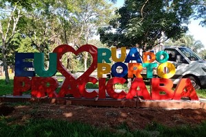 Após indicação de vereador, Piracicaba ganha letreiro na Rua do Porto