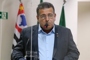 Ao encerrar mandato, vereador agradece vereadores e secretários