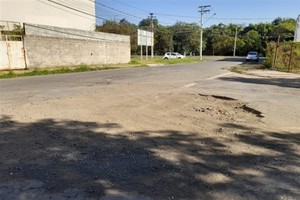 Vereador pede operação tapa-buracos em rua do bairro Castelinho