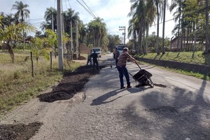 Operação tapa-buraco é iniciada na estrada Saul Chinelato