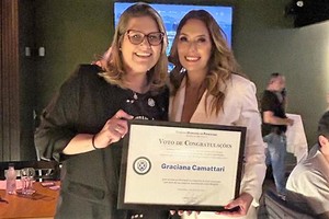 Empresária é homenageada com voto de congratulações