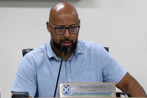 CPI faz diligência na UPA para averiguar protocolos e estoque de soro