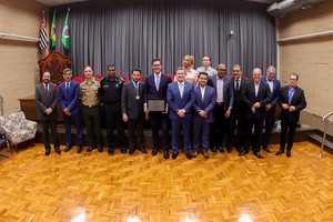 Câmara reconhece deputado e ex-vereador por atuação em prol da cidade