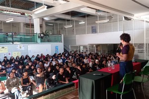 Em escola estadual, vereadora aborda o papel da mulher na política