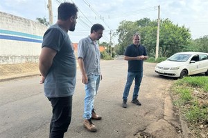 Vereador e engenheiros da Semozel analisam área da Lagoa do Itaiçaba 