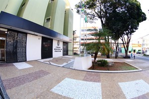 Violência contra mulheres: abertura de evento ocorre nesta terça (19)