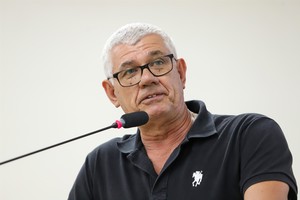 'Saio de cabeça erguida', conclui parlamentar