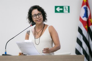 Vereadora aborda temas nacionais e locais em discurso na Câmara