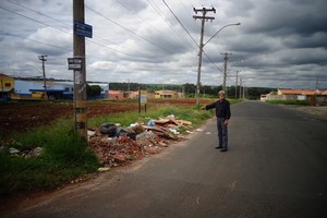 Lennon solicita limpeza de terreno no Jardim Oriente