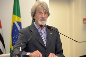 'O sonho não acabou, está apenas começando', diz Lennon 