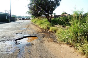 Zé Luiz pede tapa-buracos no Serra Verde