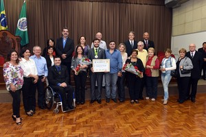 Professor Klauber Marcelli recebe a Medalha de Mérito Legislativo