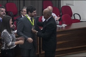 Diretor da ETEC recebe Medalha de Mérito Legislativo