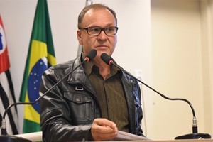 José Lopes destaca mudança de ponto de ônibus na Vila Rezende