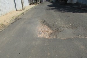 Samaritano pede recapeamento em via do Glebas Califórnia