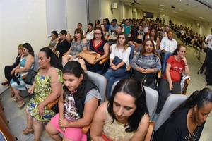 Educadoras da rede municipal são homenageadas em solenidade