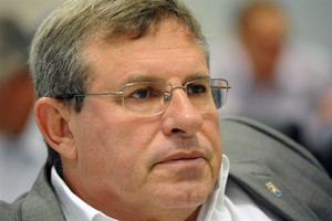 Pedro Cruz lamenta perda de investimentos no Brasil