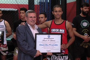 Academia de lutas marciais é homenageada com moção de aplausos.