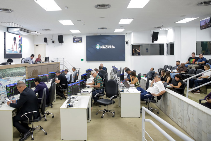 Câmara aprova requerimentos sobre orçamento, trânsito, transporte e zeladoria