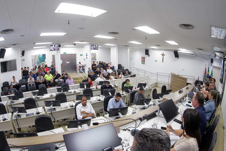 Proposta de revitalizar Rua do Porto recebe elogios e sugestões em audiência