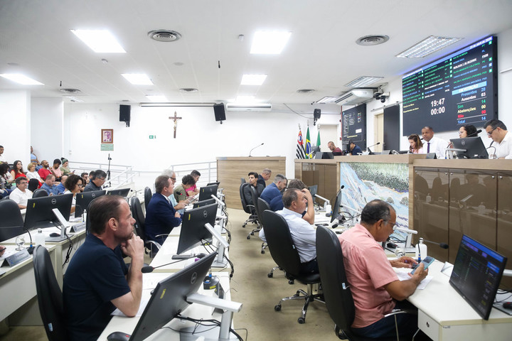 Projeto prevê antecedentes criminais para colaboradores em instituições infantis