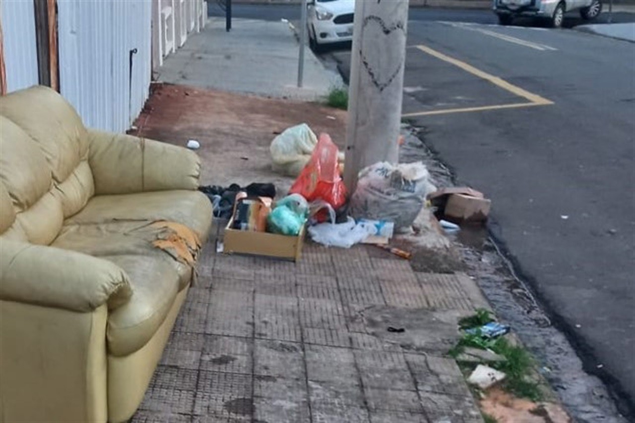 Vereador solicita limpeza e retirada de entulho na Paulista