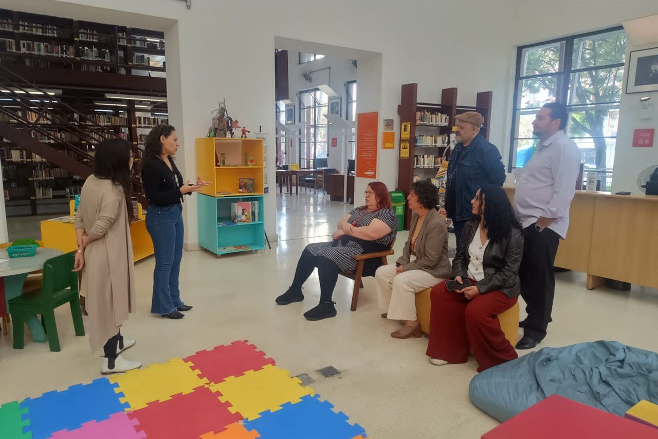 Vereadora faz visita técnica a bibliotecas de São Paulo