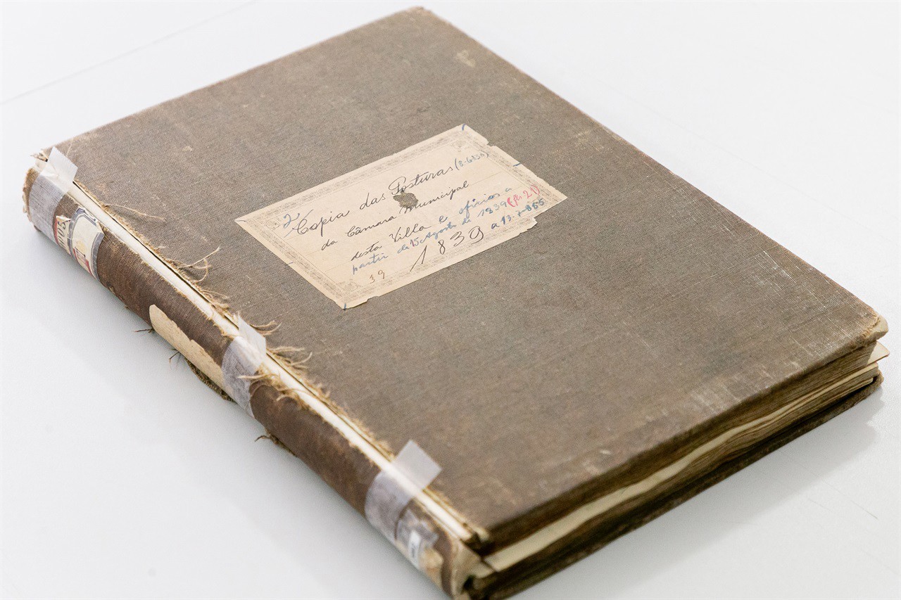 "2º Livro de Ofícios da Câmara" traz registros de 1839 a 1855 de correspondências entre a Câmara e a Província de São Paulo