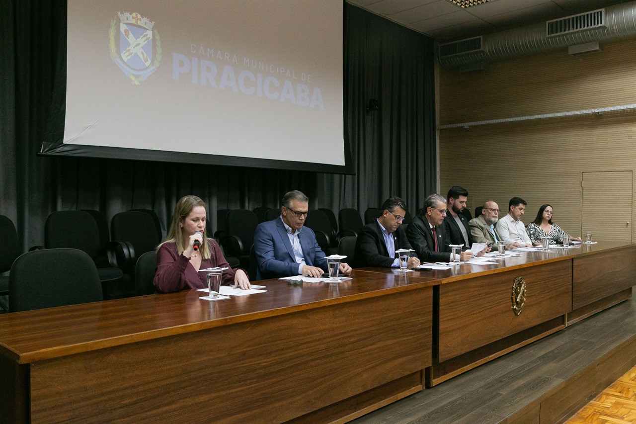 Dedicação dos profissionais da enfermagem foi lembrada durante a solenidade
