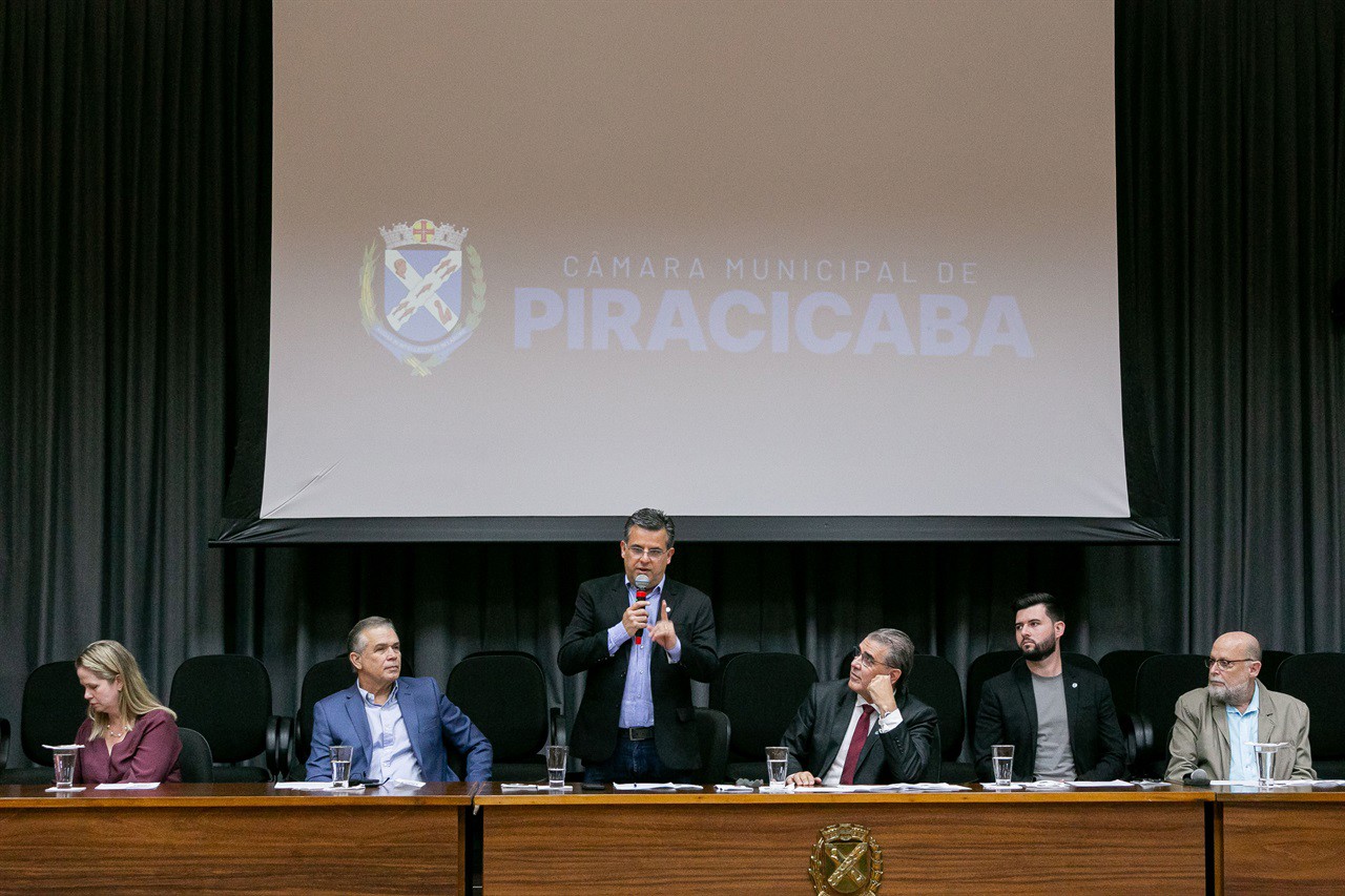 Dedicação dos profissionais da enfermagem foi lembrada durante a solenidade