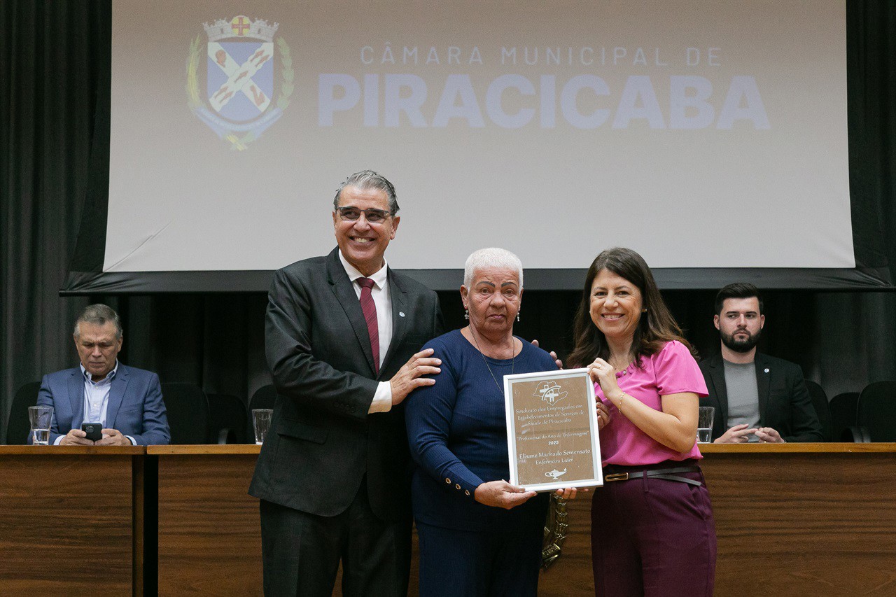 Dedicação dos profissionais da enfermagem foi lembrada durante a solenidade