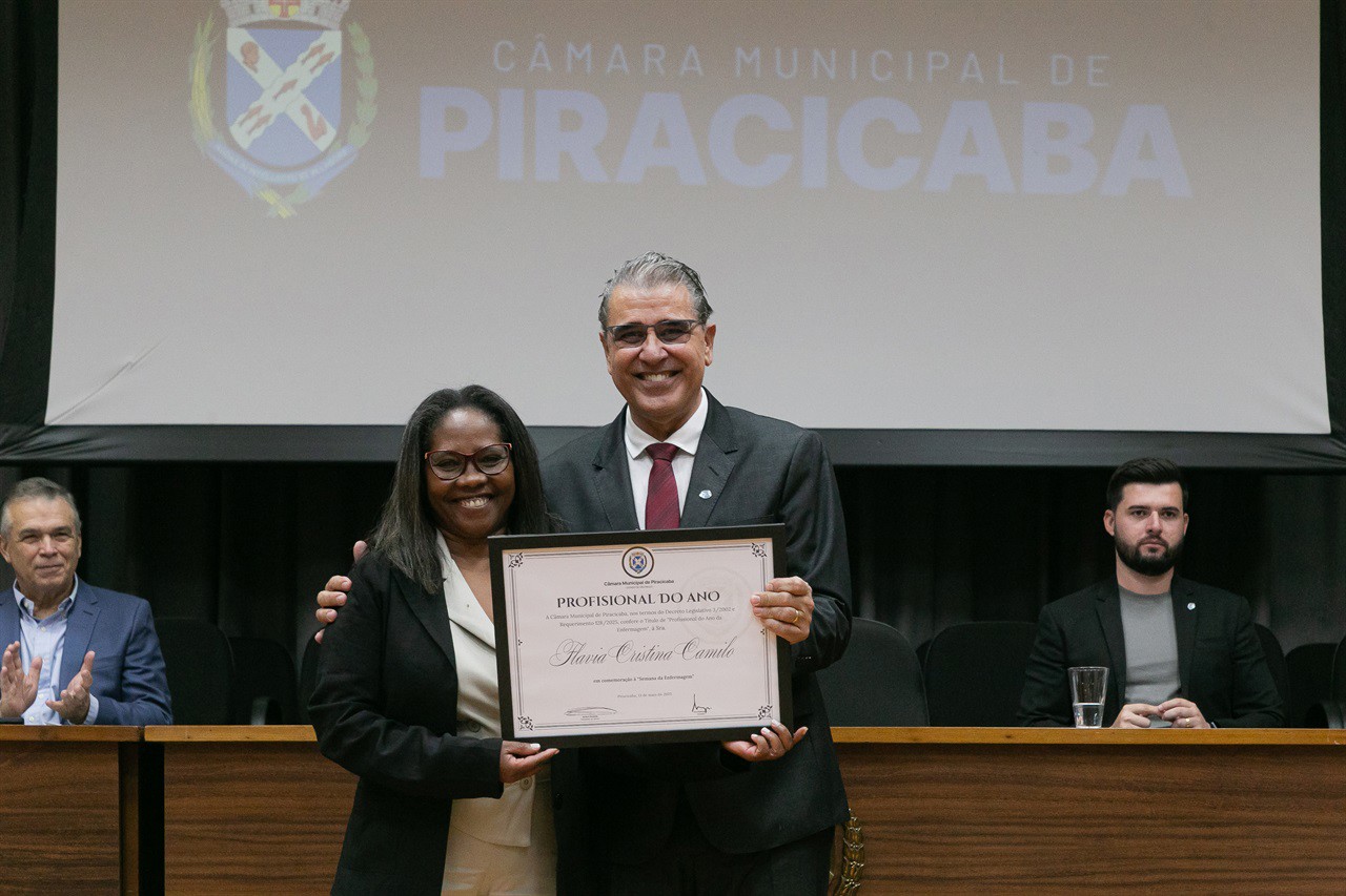 Dedicação dos profissionais da enfermagem foi lembrada durante a solenidade