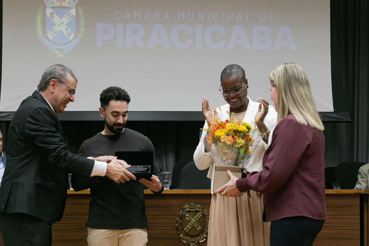 Dedicação dos profissionais da enfermagem foi lembrada durante a solenidade